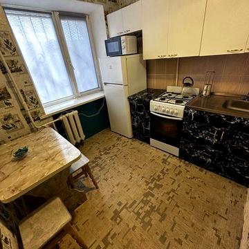 Здається однокімнатна квартира Червоний камінь / Свободи