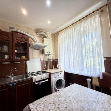 Продаю 2х комнатную квартиру в Лесках. 2 этаж дом кирпичный