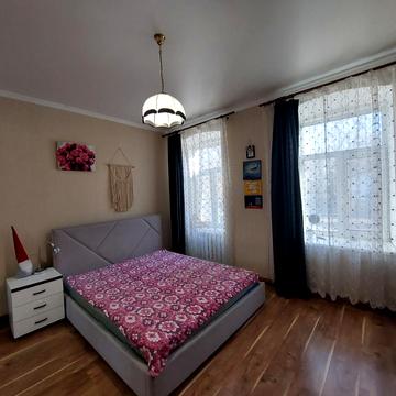 Манежна вул., 28