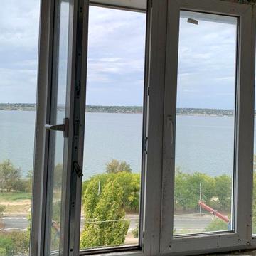 Продаж 1 кімнатної квартири з видом на річку зі всіх вікон. Намив