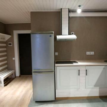 Без комісії, студії у новому будинку в центрі с. Гнідин