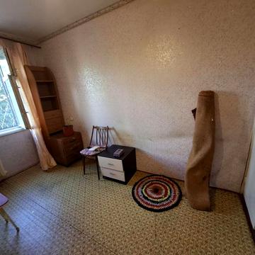 Продам двокімнатну квартиру в гарному місці, без ремонту.