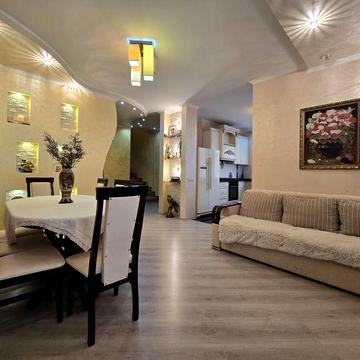 ПРОДАЄТЬСЯ обємна 5 кімнатна трирівнева квартира в ЖК Сакура /Ужгород ЖК Сакура