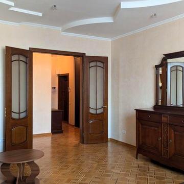 Оренда 2к.88кв.м. В.Тютюнника, 16 (Анрі Барбюса), Палац Україна, Центр