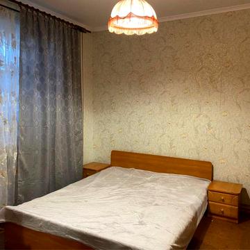 Продам 3-х комнатную 4-й этаж Левый берег, с холлом и АО газ.