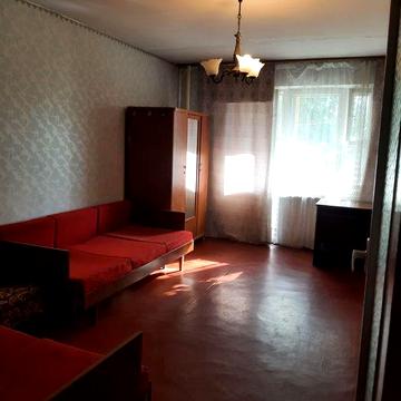 Троєщина, бульвар  Висоцького 6, низький поверх, газ, кухня 9.4м2,