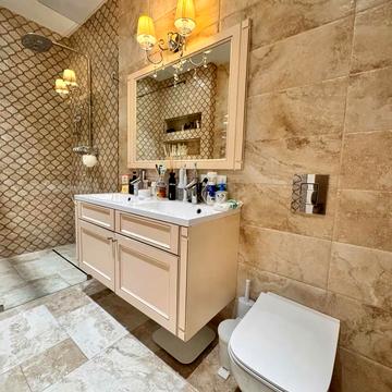 Михайла Грушевського вул., 15а