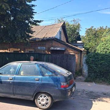 Продам частину приватного будинку під бізнес  біля базару