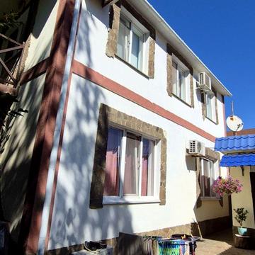 Молодіжна вул., 8