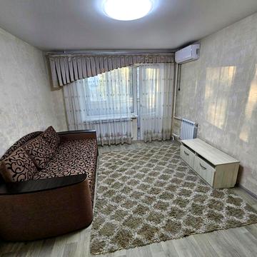 Продам 1-кімнатну квартиру (39 м²) внизу проспекту Олександра Поля