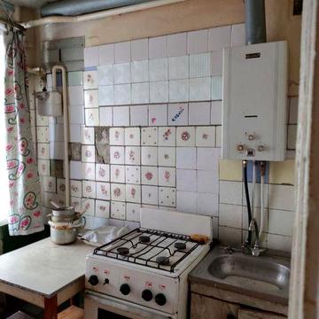 Продам 2 комнатную на Караваева.