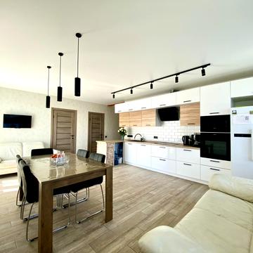 Центральна вул., 208