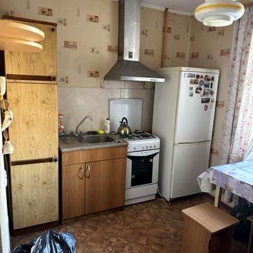 Продам 4-х кімнатну квартиру , по вулиці Мазепи 22.