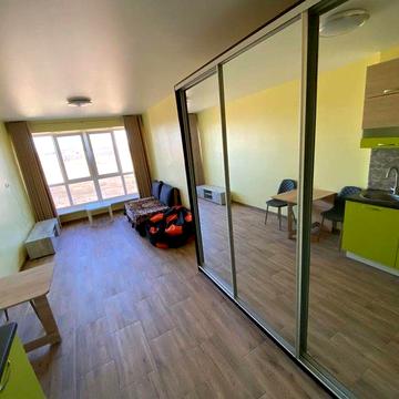 Велика студія 28 м² з видом на набережну