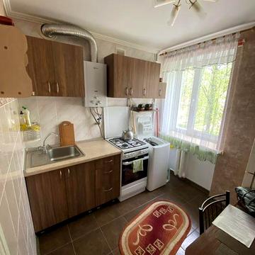 Продам 1 кімнатну квартиру біля парку Шевченка