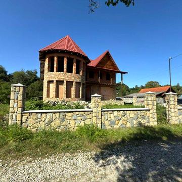 Продається будинок в с-щі.Делятин (площа 147 м.кв., земля 13 соток)