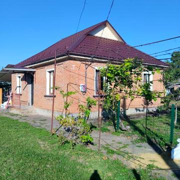 Єдності, 12