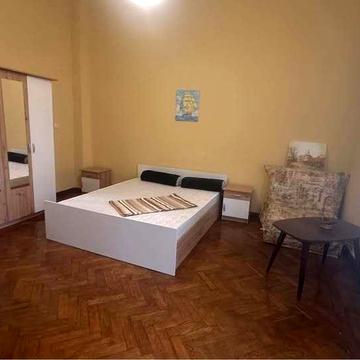 Європейська пл. (Катерининська), 7