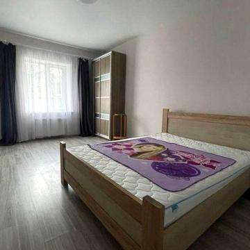 Продам повноцінну 2 кімнатну квартиру поруч з Центральним парком