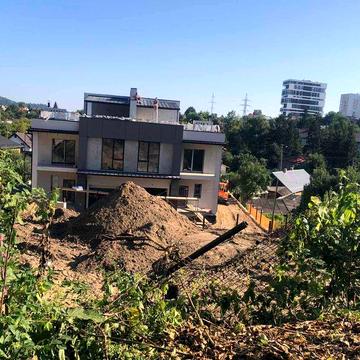 Продаж австрійського будинку із земельною ділянкою