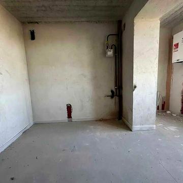 Здана 1к квартира, комунікації запущені, готова до ремонту