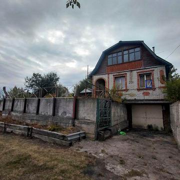 Земельна ділянка з будинком