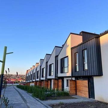 Продаж сучасних таунхаусів