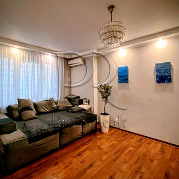 Печерська вул., 6