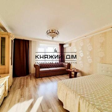 Антоновича вул. (Горького), 102