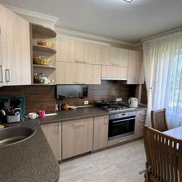 Продам 2к квартиру з ремонтом на Огнівці, кімнати роздільні