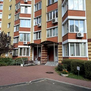 Салютна 1Б 2х кімнатна квартира