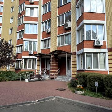 Салютна вул., 1-Б