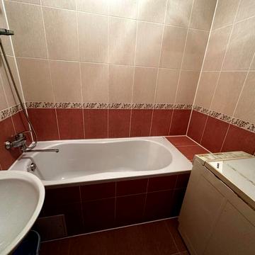 Продам 2 кімнатну в центрі вулиця Тичини