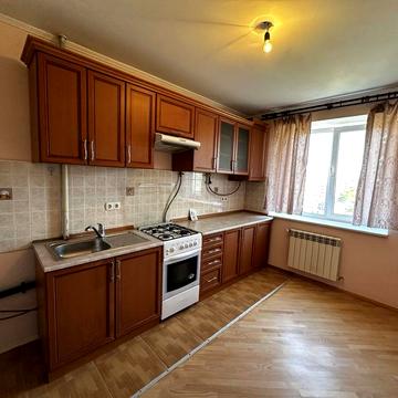 Продам 2 кімнатну в центрі вулиця Тичини