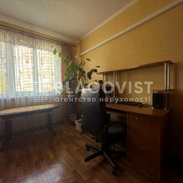 Продаж квартири  вул.Заболотного 6, 72кв.м,3кімн.,