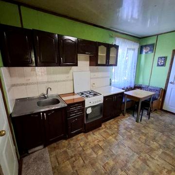 Сдам в Суворовском Р-не Крыжановка 3-х комн.квартира на земле на 2 эт.