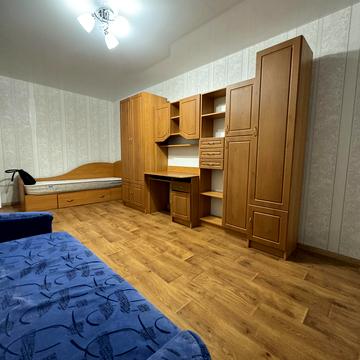 Космонавтів вул., 34