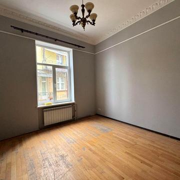 Продаж 4-х кімнатної квартир по вулиці Січових Стрільців ( р-н Пузатої