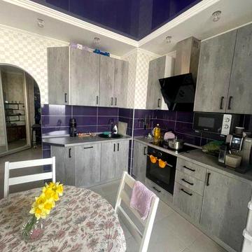 2 ком. квартира -71 метр с ремонтом . Таирова