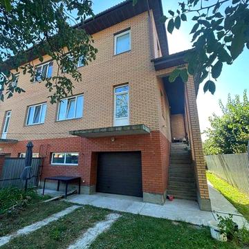 Боярка  продам пол дома , дом 200м2 за 105000у.е