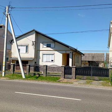 Продам затишний будинок. Чудова локація.