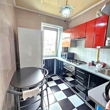 Продам 1-кімнатну квартиру, район 8-9 школи