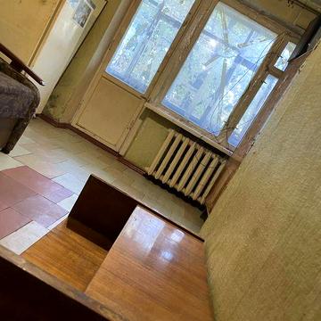 Продам 1 кімнатну квартиру.