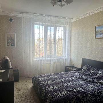 Квартира з окремим входом.