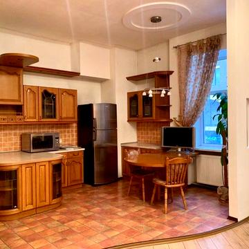 Продам 4х-комнатную квартиру ,170 кв,Днепр ,центр