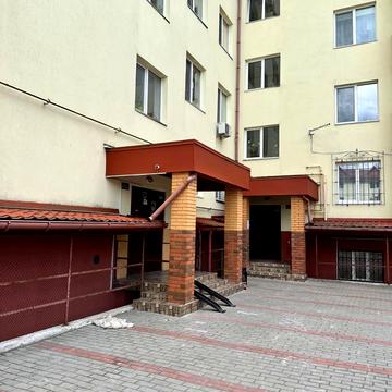 Машинобудівників вул., 19/21
