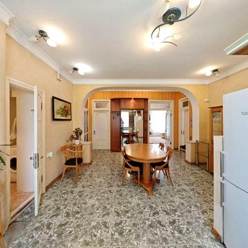 Аренда просторной квартиры в центре у моря, район парка Шевченко