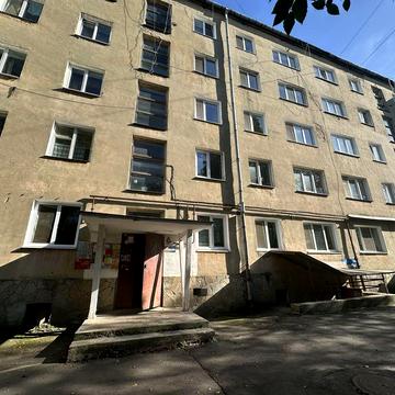 Продам 3-кімнатну квартру . Центр . З виглядом на річку