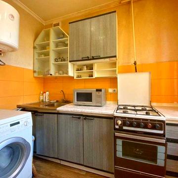 Квартира поруч з метро "Дорогожичи"