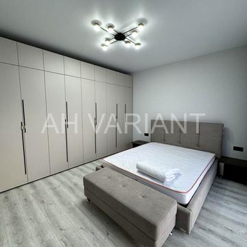 Університетський пров., 3